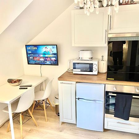 London Studio Self Contained, Newly Furbished Екстер'єр фото