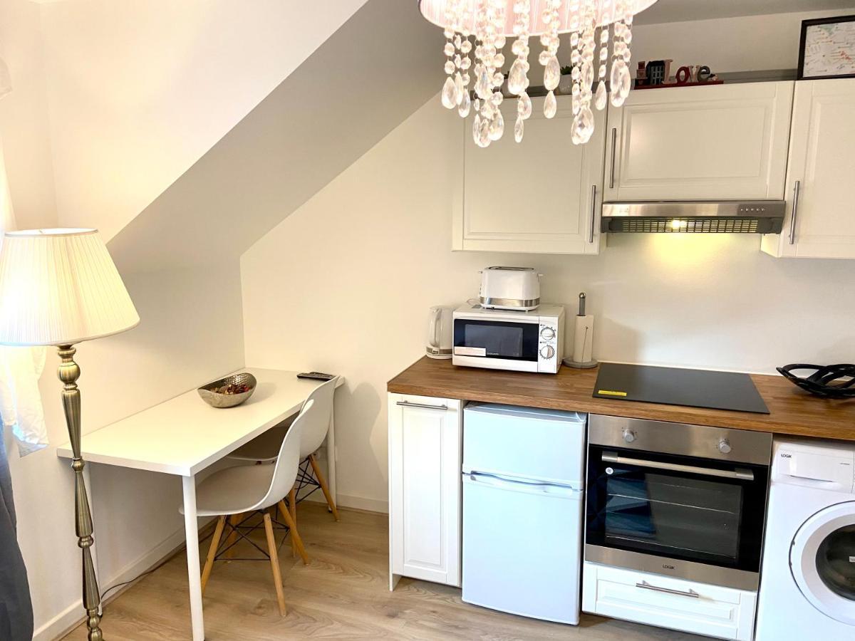 London Studio Self Contained, Newly Furbished Екстер'єр фото
