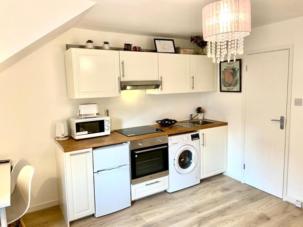 London Studio Self Contained, Newly Furbished Екстер'єр фото