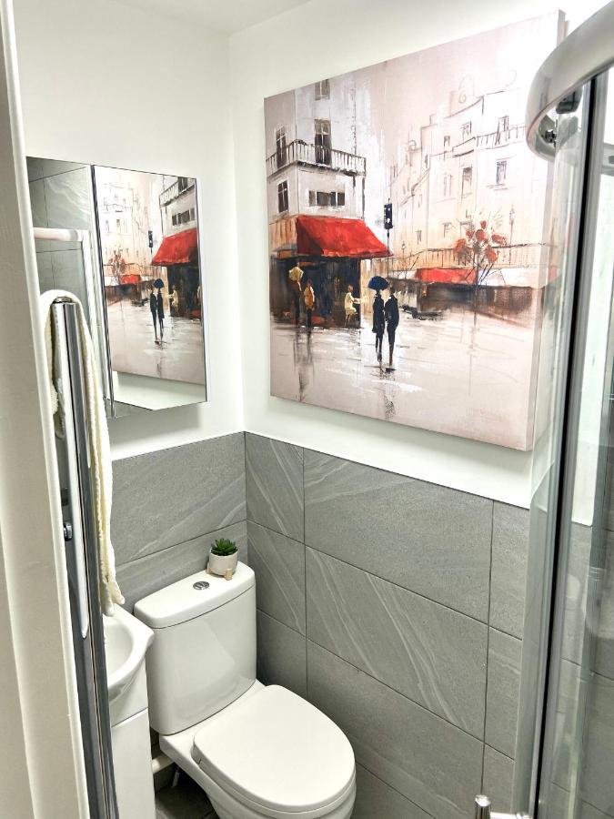 London Studio Self Contained, Newly Furbished Екстер'єр фото
