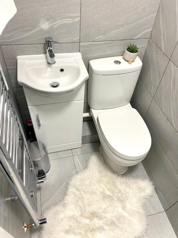 London Studio Self Contained, Newly Furbished Екстер'єр фото