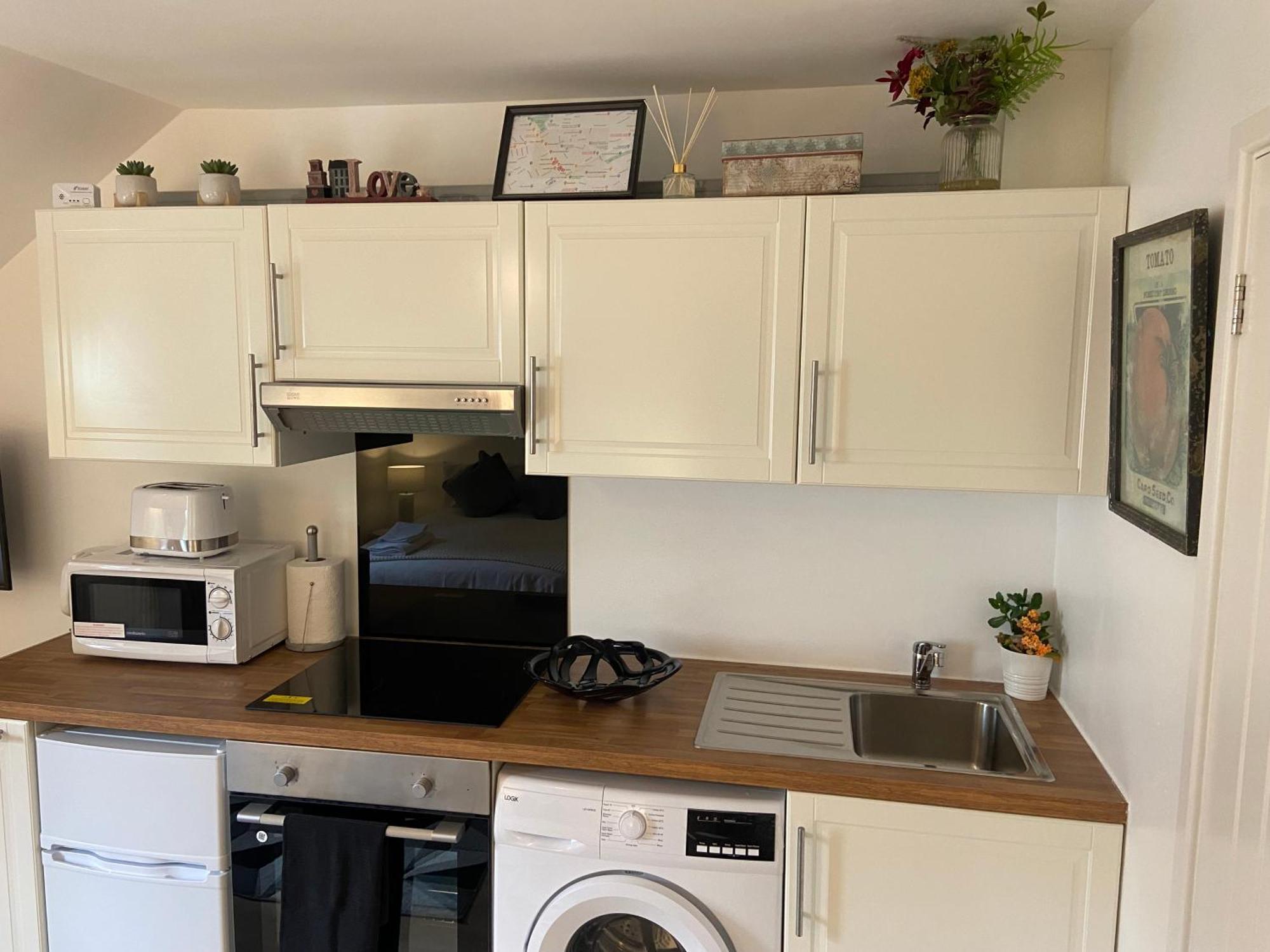 London Studio Self Contained, Newly Furbished Екстер'єр фото