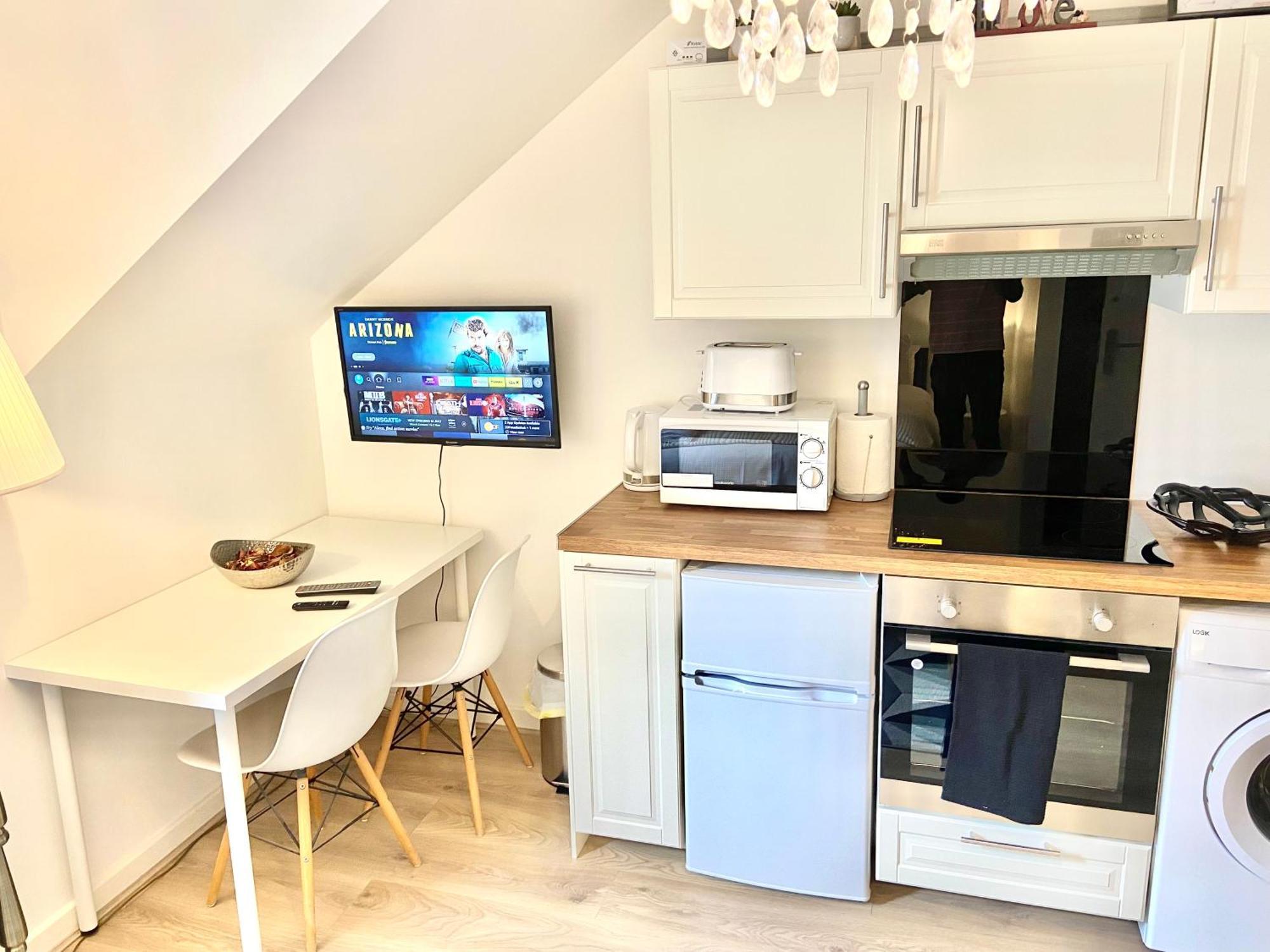 London Studio Self Contained, Newly Furbished Екстер'єр фото